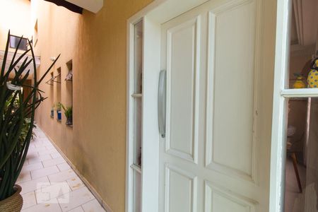 Casa à venda com 292m², 4 quartos e 3 vagas Casa à venda com 292m², 4 quartos e 3 vagasCorredor lateral