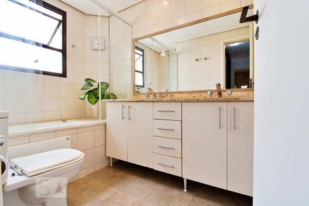 Apartamento à venda com 179m², 4 quartos e 3 vagasBanheiro da Suíte 1