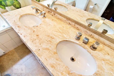 Apartamento à venda com 179m², 4 quartos e 3 vagasBanheiro da Suíte 1