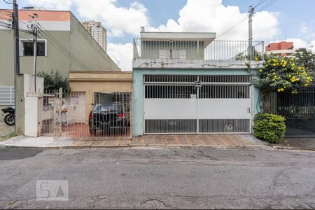 Casa à venda com 299m², 2 quartos e 2 vagas Casa à venda com 299m², 2 quartos e 2 vagasFachada