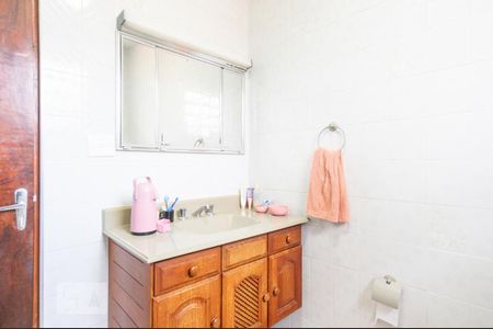 Casa à venda com 299m², 2 quartos e 2 vagas Casa à venda com 299m², 2 quartos e 2 vagasBanheiro