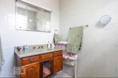 Casa à venda com 299m², 2 quartos e 2 vagas Casa à venda com 299m², 2 quartos e 2 vagasBanheiro da Suíte