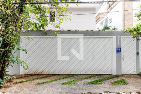 Casa à venda com 400m², 4 quartos e 3 vagas Casa à venda com 400m², 4 quartos e 3 vagasFachada