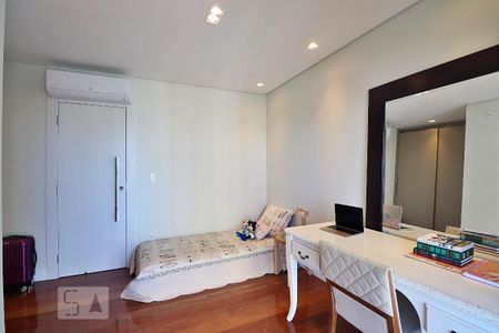 Apartamento à venda com 227m², 3 quartos e 4 vagasSuíte 2