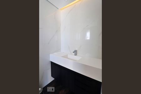 Apartamento à venda com 227m², 3 quartos e 4 vagasBanheiro da Suíte 2