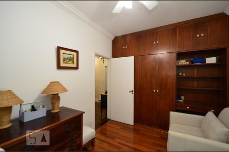 Apartamento à venda com 132m², 4 quartos e 3 vagasQuarto 2