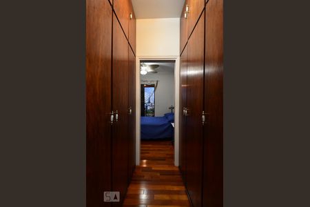 Apartamento à venda com 132m², 4 quartos e 3 vagasCloset