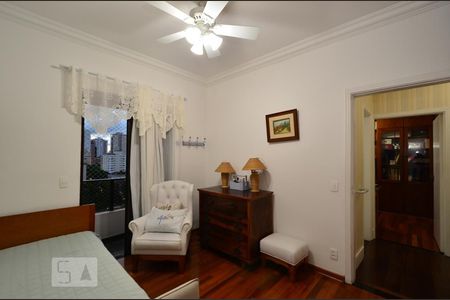 Apartamento à venda com 132m², 4 quartos e 3 vagasQuarto 2