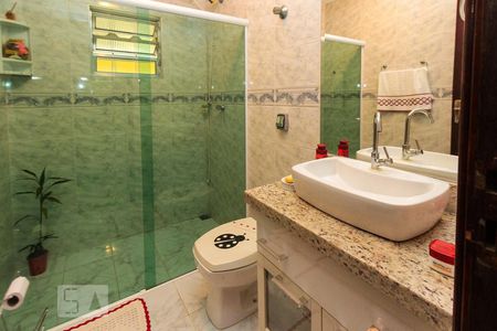 Casa à venda com 230m², 3 quartos e 3 vagasBanheiro 02