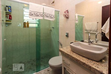 Casa à venda com 230m², 3 quartos e 3 vagasBanheiro