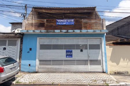 Casa à venda com 114m², 3 quartos e 2 vagasFachada