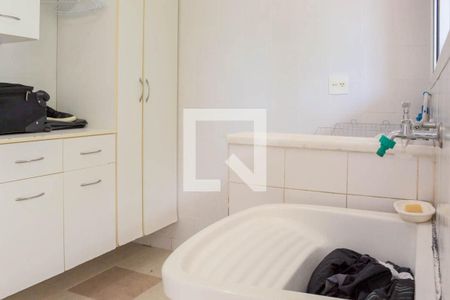 Casa de condomínio à venda com 580m², 4 quartos e 6 vagas Casa de condomínio à venda com 580m², 4 quartos e 6 vagasÁrea de Serviço