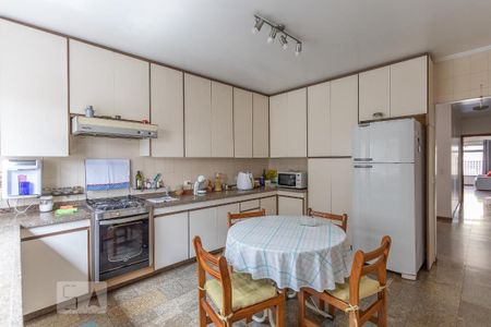 Casa à venda com 500m², 3 quartos e NaN vagas Casa à venda com 500m², 3 quartos e NaN vagasCozinha