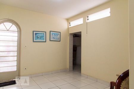 Casa à venda com 330m², 3 quartos e 2 vagas Casa à venda com 330m², 3 quartos e 2 vagasÁrea de serviço