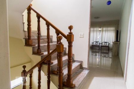 Casa à venda com 330m², 3 quartos e 2 vagas Casa à venda com 330m², 3 quartos e 2 vagasCorredor - Escada