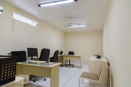 Casa à venda com 330m², 3 quartos e 2 vagas Casa à venda com 330m², 3 quartos e 2 vagasEscritório