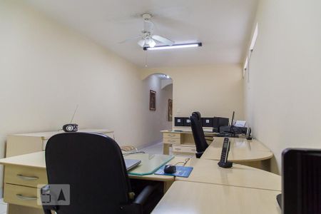 Casa à venda com 330m², 3 quartos e 2 vagas Casa à venda com 330m², 3 quartos e 2 vagasEscritório