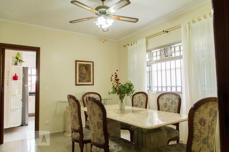 Casa à venda com 330m², 3 quartos e 2 vagas Casa à venda com 330m², 3 quartos e 2 vagasSala de jantar