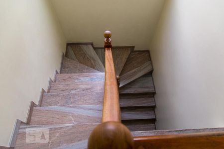 Casa à venda com 330m², 3 quartos e 2 vagas Casa à venda com 330m², 3 quartos e 2 vagasCorredor - Escada