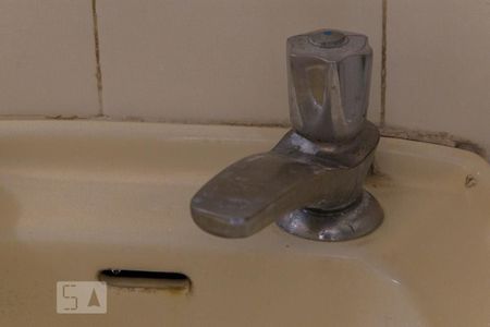 Casa à venda com 330m², 3 quartos e 2 vagas Casa à venda com 330m², 3 quartos e 2 vagasBanheiro de serviço - Torneira