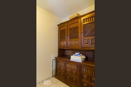 Casa à venda com 330m², 3 quartos e 2 vagas Casa à venda com 330m², 3 quartos e 2 vagasQuarto de Serviço