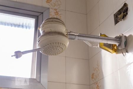 Casa à venda com 330m², 3 quartos e 2 vagas Casa à venda com 330m², 3 quartos e 2 vagasBanheiro de serviço - Chuveiro