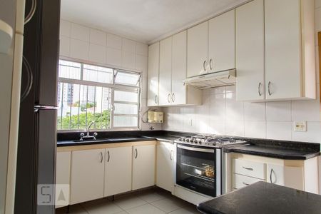 Casa à venda com 330m², 3 quartos e 2 vagas Casa à venda com 330m², 3 quartos e 2 vagasCozinha