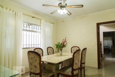 Casa à venda com 330m², 3 quartos e 2 vagas Casa à venda com 330m², 3 quartos e 2 vagasSala de jantar