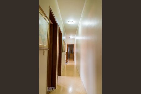 Casa à venda com 330m², 3 quartos e 2 vagas Casa à venda com 330m², 3 quartos e 2 vagasCorredor