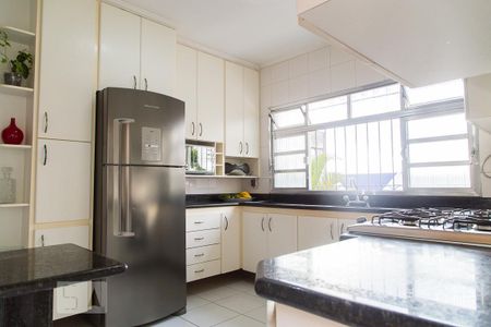 Casa à venda com 330m², 3 quartos e 2 vagas Casa à venda com 330m², 3 quartos e 2 vagasCozinha