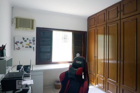 Casa à venda com 154m², 3 quartos e 4 vagasQuarto 2