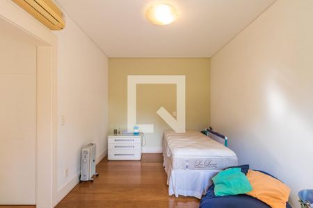 Casa de condomínio à venda com 1054m², 4 quartos e 5 vagas Casa de condomínio à venda com 1054m², 4 quartos e 5 vagasSuíte 3