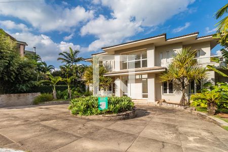 Casa de condomínio à venda com 1054m², 4 quartos e 5 vagas Casa de condomínio à venda com 1054m², 4 quartos e 5 vagasFachada