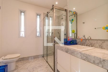 Casa de condomínio à venda com 1054m², 4 quartos e 5 vagas Casa de condomínio à venda com 1054m², 4 quartos e 5 vagasBanheiro da Suíte 2