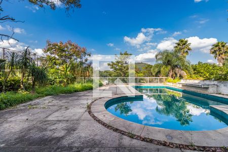 Casa de condomínio à venda com 1054m², 4 quartos e 5 vagas Casa de condomínio à venda com 1054m², 4 quartos e 5 vagasQuintal