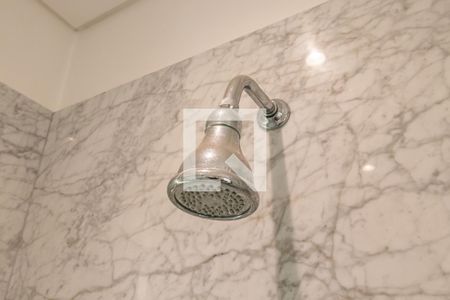 Casa de condomínio à venda com 1054m², 4 quartos e 5 vagas Casa de condomínio à venda com 1054m², 4 quartos e 5 vagasDetalhe do Banheiro da Suíte 2