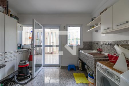 Casa de condomínio à venda com 1054m², 4 quartos e 5 vagas Casa de condomínio à venda com 1054m², 4 quartos e 5 vagasÁrea de Serviço