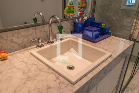 Casa de condomínio à venda com 1054m², 4 quartos e 5 vagas Casa de condomínio à venda com 1054m², 4 quartos e 5 vagasDetalhe do Banheiro da Suíte 3