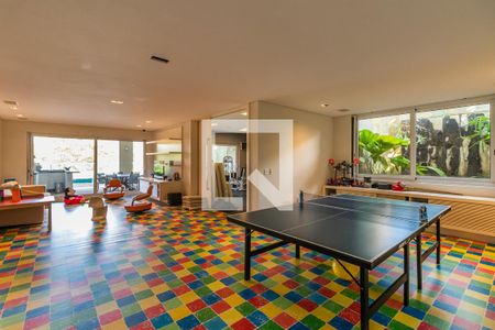 Casa de condomínio à venda com 1054m², 4 quartos e 5 vagas Casa de condomínio à venda com 1054m², 4 quartos e 5 vagasSalão