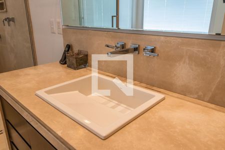 Casa de condomínio à venda com 1054m², 4 quartos e 5 vagas Casa de condomínio à venda com 1054m², 4 quartos e 5 vagasDetalhe do Banheiro da Suíte 4