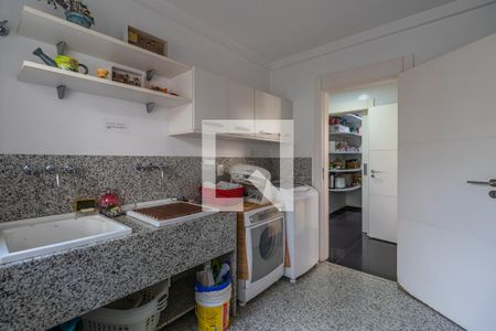 Casa de condomínio à venda com 1054m², 4 quartos e 5 vagas Casa de condomínio à venda com 1054m², 4 quartos e 5 vagasÁrea de Serviço