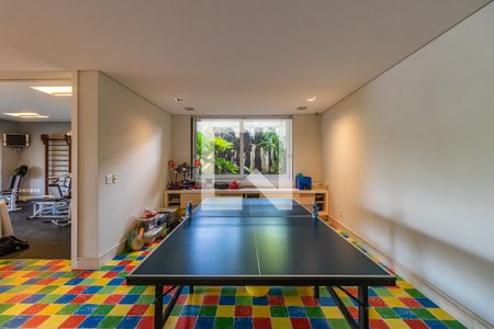 Casa de condomínio à venda com 1054m², 4 quartos e 5 vagas Casa de condomínio à venda com 1054m², 4 quartos e 5 vagasSalão