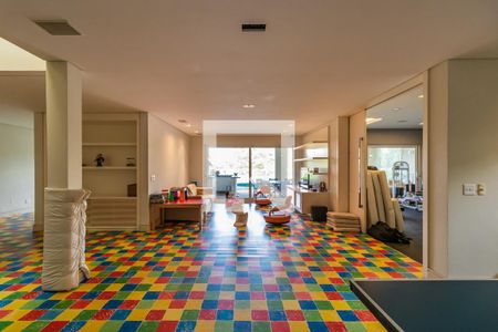 Casa de condomínio à venda com 1054m², 4 quartos e 5 vagas Casa de condomínio à venda com 1054m², 4 quartos e 5 vagasSalão