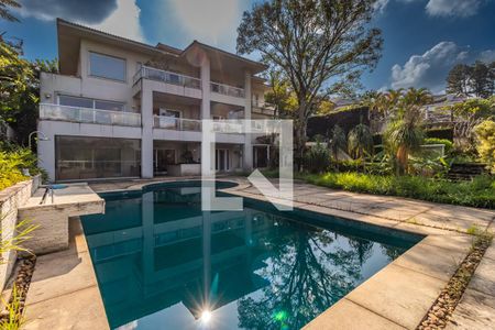 Casa de condomínio à venda com 1054m², 4 quartos e 5 vagas Casa de condomínio à venda com 1054m², 4 quartos e 5 vagasFachada Traseira