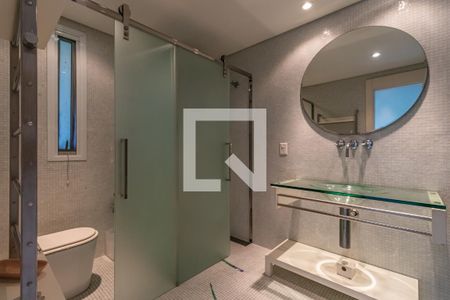 Casa de condomínio à venda com 1054m², 4 quartos e 5 vagas Casa de condomínio à venda com 1054m², 4 quartos e 5 vagasBanheiro da Piscina