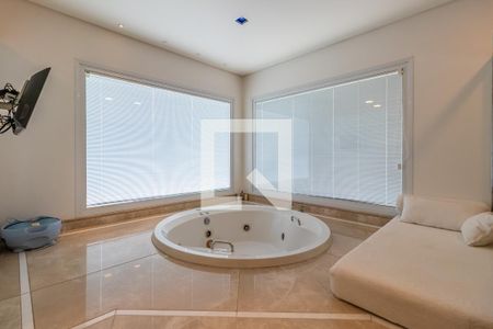 Casa de condomínio à venda com 1054m², 4 quartos e 5 vagas Casa de condomínio à venda com 1054m², 4 quartos e 5 vagasDetalhe do Banheiro da Suíte 4