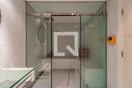 Casa de condomínio à venda com 1054m², 4 quartos e 5 vagas Casa de condomínio à venda com 1054m², 4 quartos e 5 vagasBanheiro da Piscina