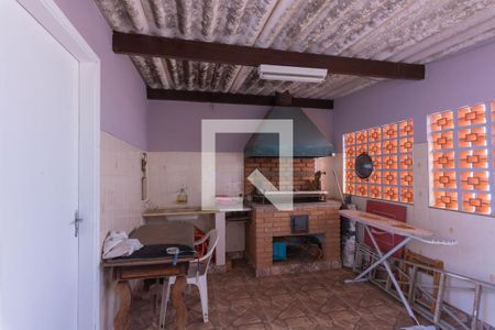 Casa à venda com 175m², 3 quartos e 2 vagas Casa à venda com 175m², 3 quartos e 2 vagasChurrasqueira