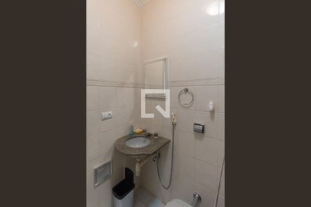 Casa à venda com 175m², 3 quartos e 2 vagas Casa à venda com 175m², 3 quartos e 2 vagasBanheiro