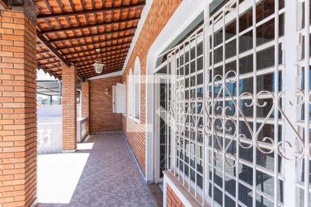 Casa à venda com 175m², 3 quartos e 2 vagas Casa à venda com 175m², 3 quartos e 2 vagasFachada e Varanda